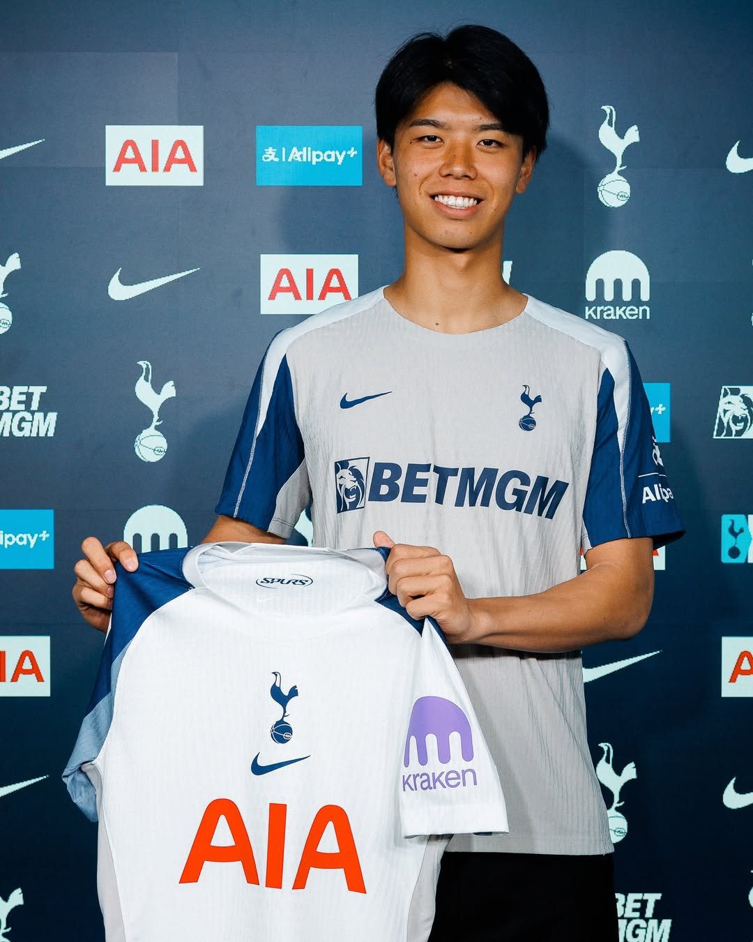 Kota Takai é anunciado pelo Tottenham em transferência recorde da J.League