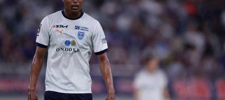 Atacante Solomon Sakuragawa, do Yokohama FC, é alvo de denúncia por violência doméstica
