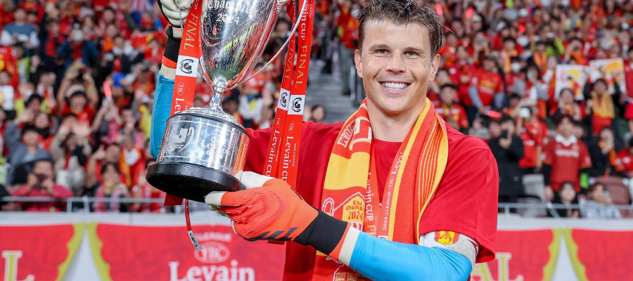 Ex-Nagoya Grampus, Mitchell Langerak anuncia aposentadoria dos gramados e inicia nova fase como treinador